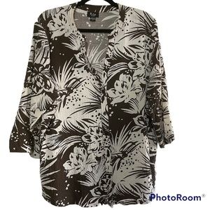 Analogy Womenswear’s 1X Brown & White flower pattern